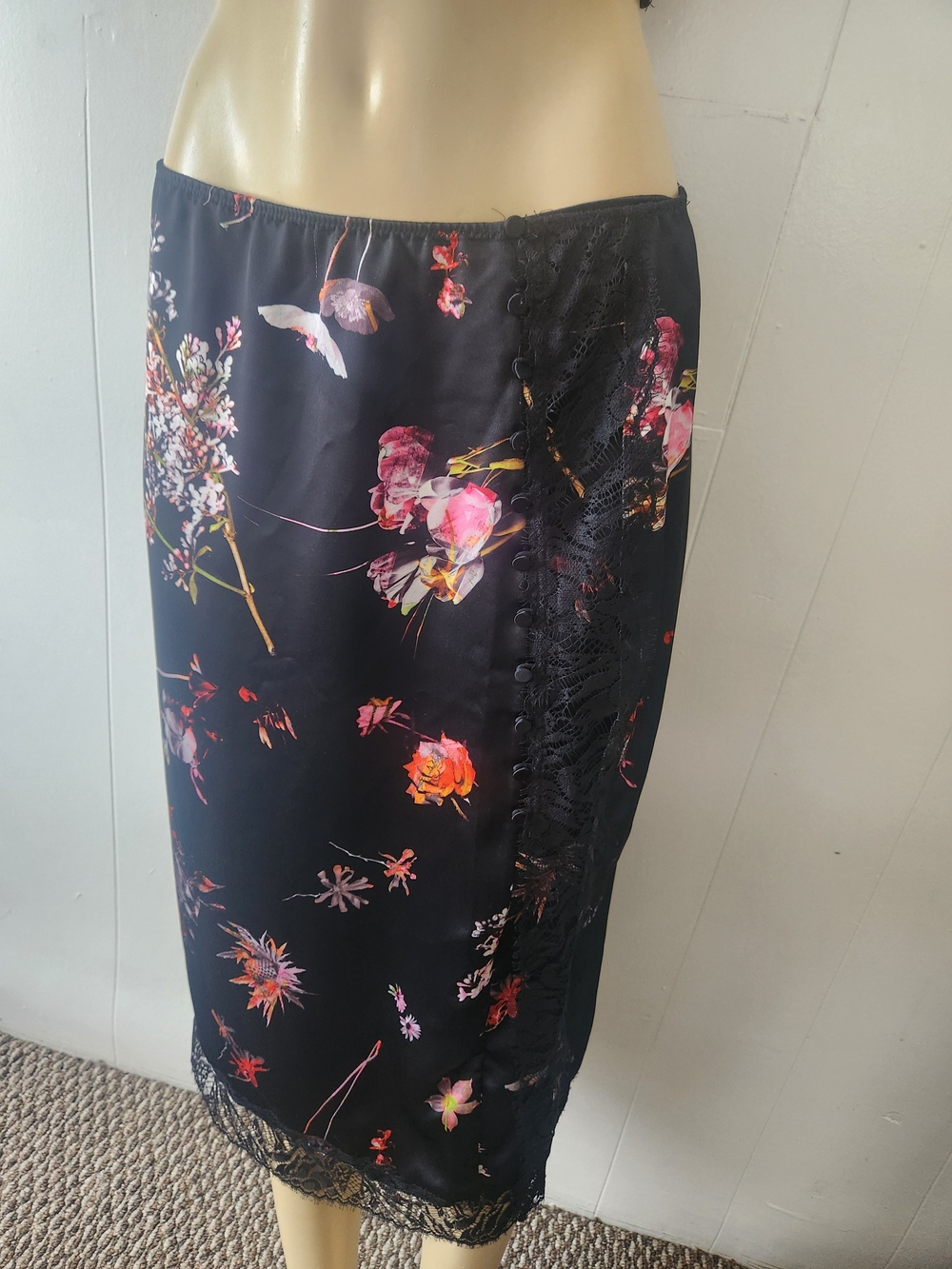 Victoria's Secret Black Floral Lace-Trim Pencil Skirt